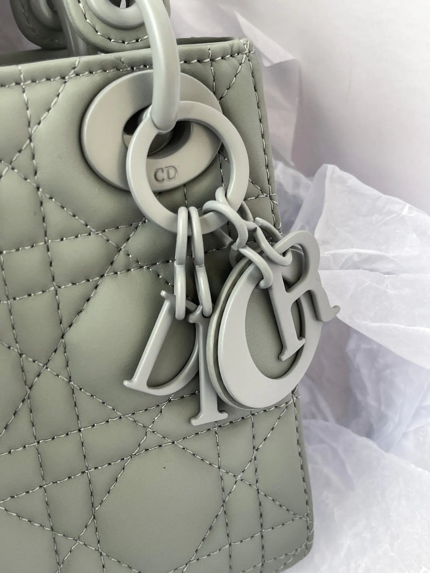 クリスチャン・ディオール ミディアム レディ ディオール バッグ