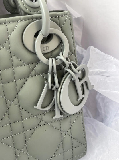 クリスチャン・ディオール ミディアム レディ ディオール バッグ