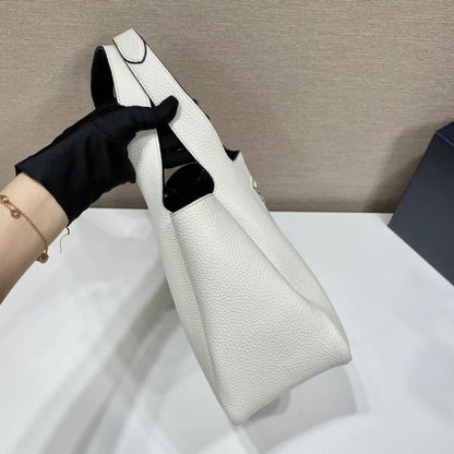 PRADA 輸入品 柔らかく繊細なカーフスキン 野菜かごトート 脇バッグ