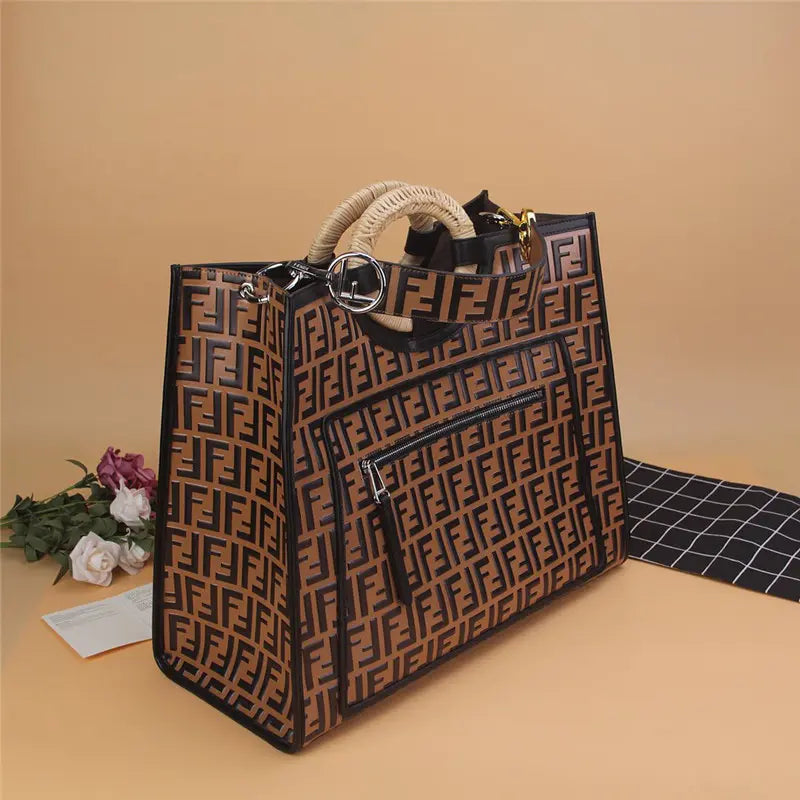 フェンディ ランナウェイ ショッピングバッグ ブラウン