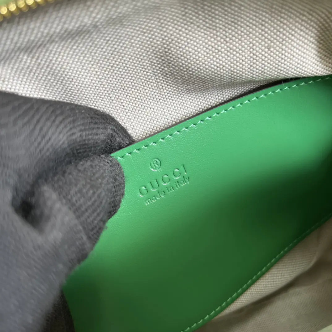 GG マトラッセ レザー スモール バッグ