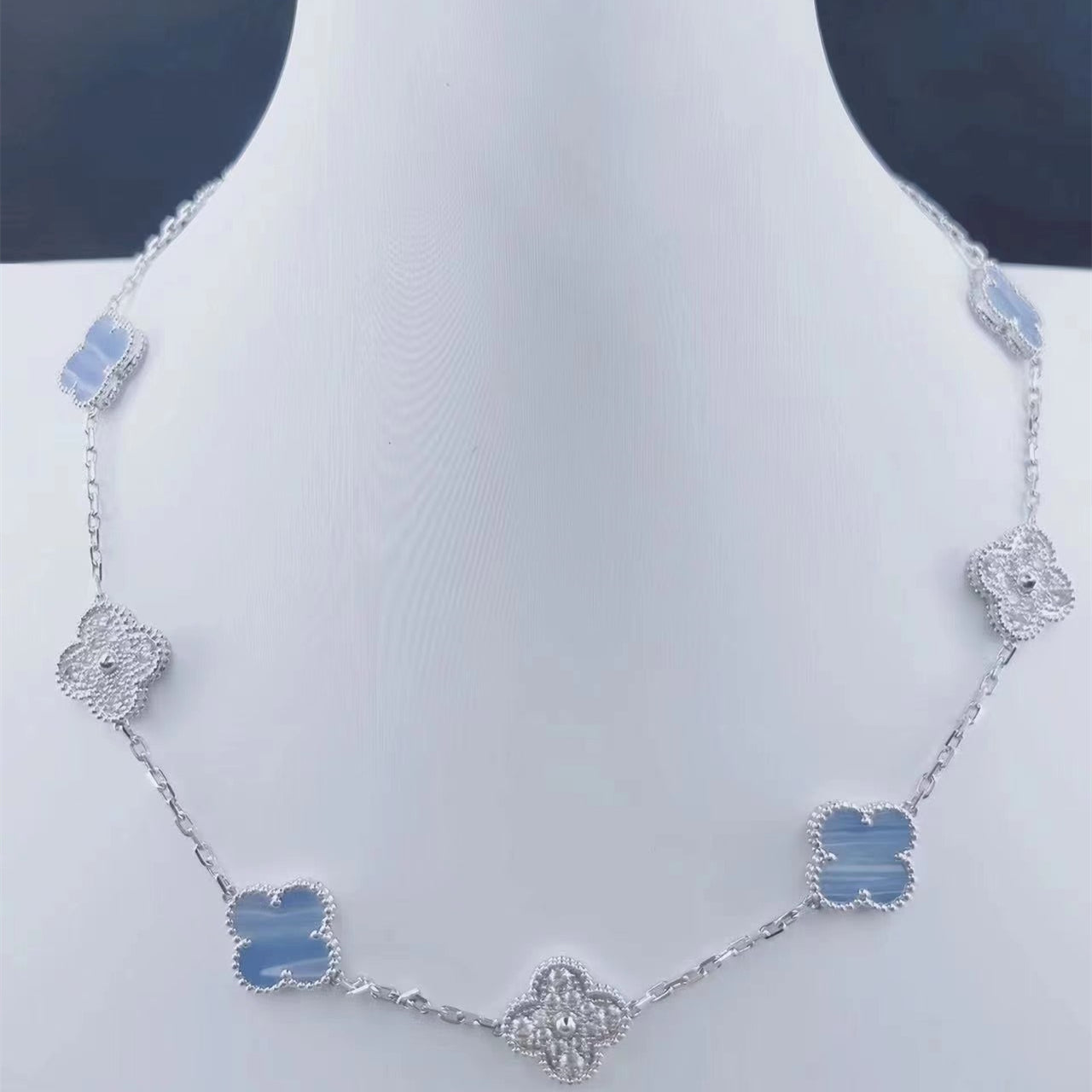 ヴァン クリーフ＆アーペルの四つ葉のクローバーネックレス