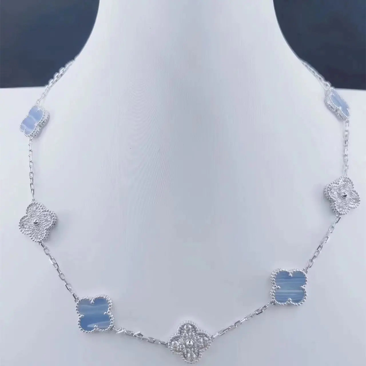 ヴァン クリーフ＆アーペルの四つ葉のクローバーネックレス