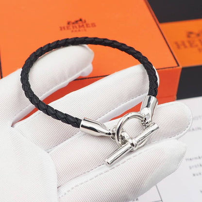 エルメスのロゴ入りブレスレットの偽物