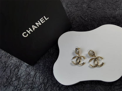 シャネルのイレギュラーダブルCイヤリング