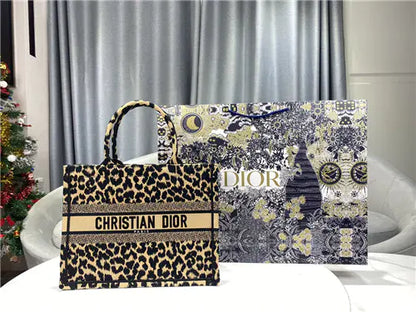 ディオール ブックトートバッグ レオパード柄 スモール