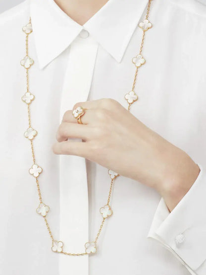 ヴァン クリーフ＆アーモンド アルハンブラ ロングネックレス（チャーム20個）