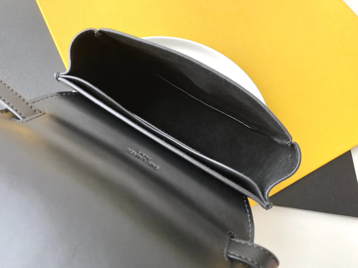 KAIA スモールサッチェル（スムースヴィンテージレザー）