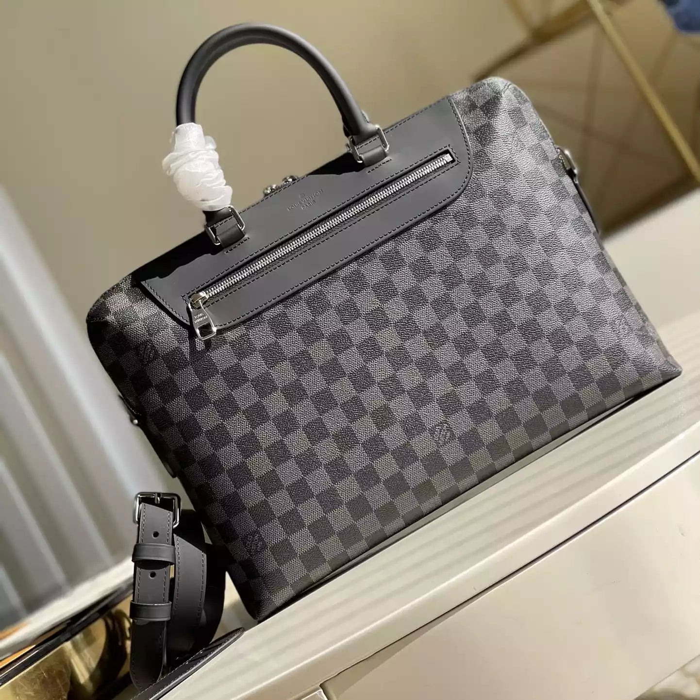 デイドキュメントホルダー グラファイト チェッカー N48260 – LW324