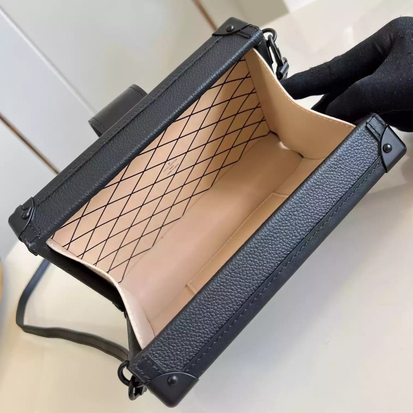 プチ マル ハンドバッグ ブラック 牛革 M24303 – LW430