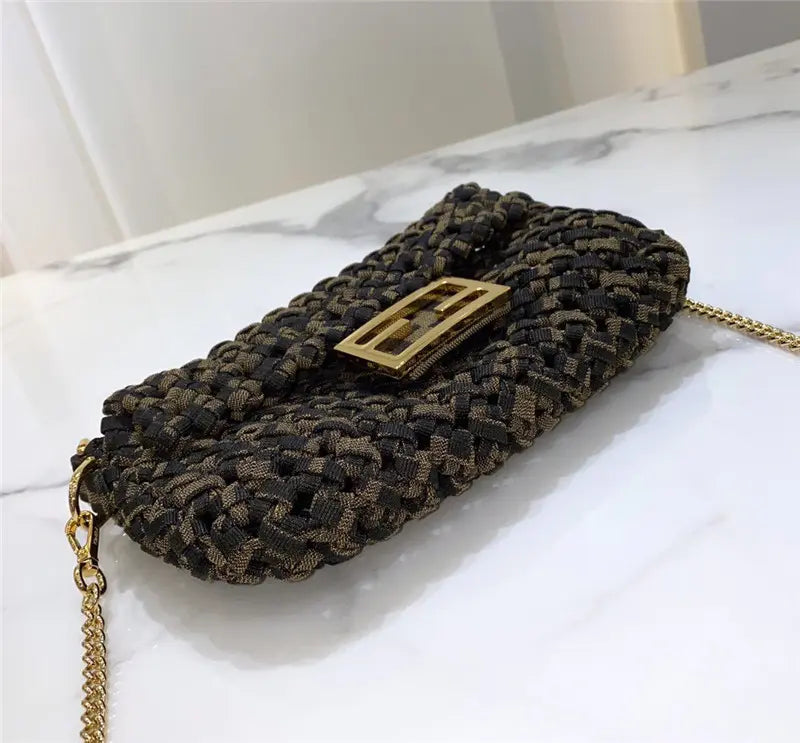 フェンディのバゲット織りバッグ