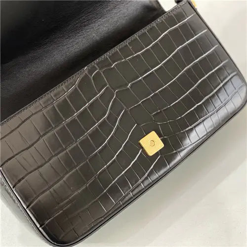 フェンディの象徴的なバゲットバッグ