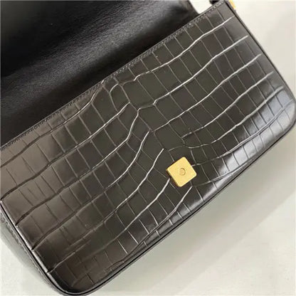 フェンディの象徴的なバゲットバッグ