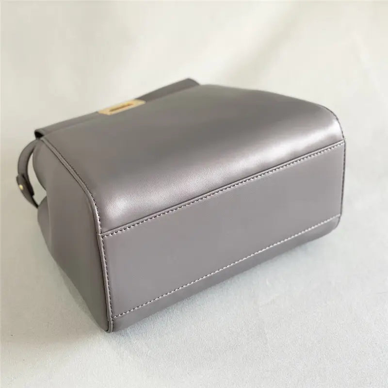 フェンディ ピーカブー シープスキンバッグ