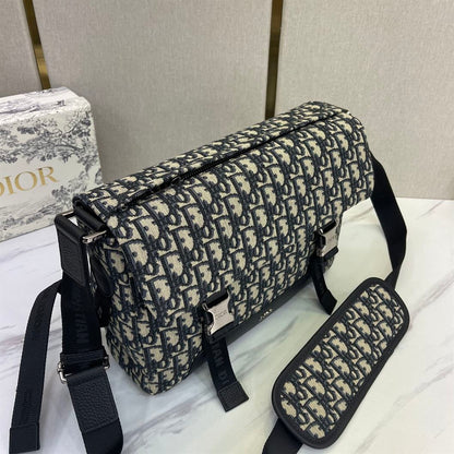 ディオール エクスプローラー メッセンジャーバッグ – DIO006