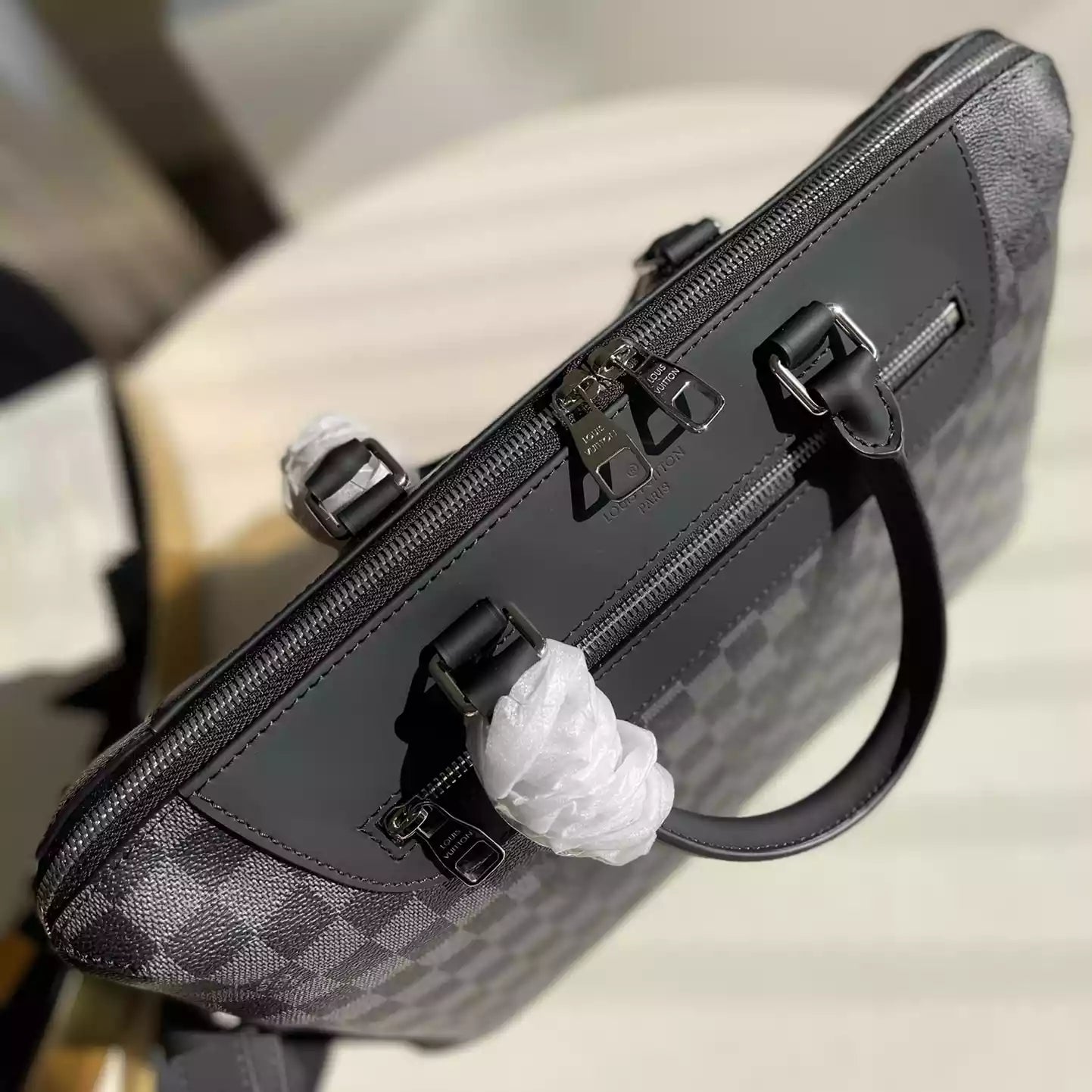 デイドキュメントホルダー グラファイト チェッカー N48260 – LW324