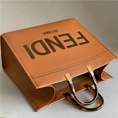 フェンディのレザーショッピングバッグ