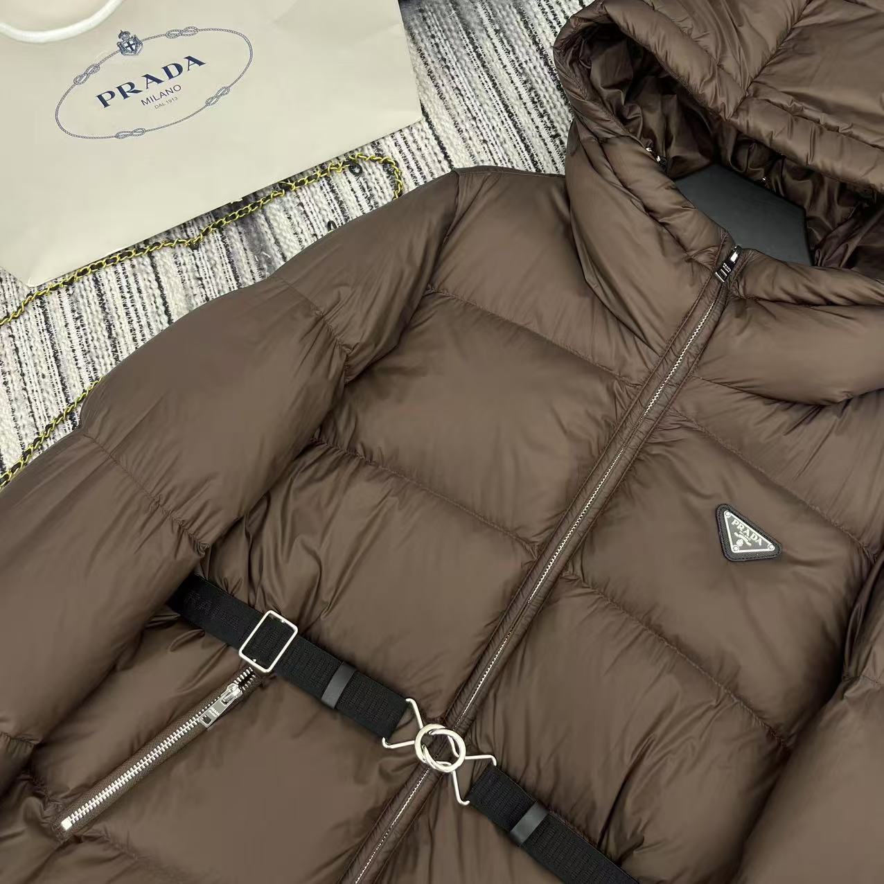【PRADA旗艦店】ダウンジャケット、ご好評に付き再入荷！