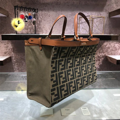 フェンディ ピーカブー X トート