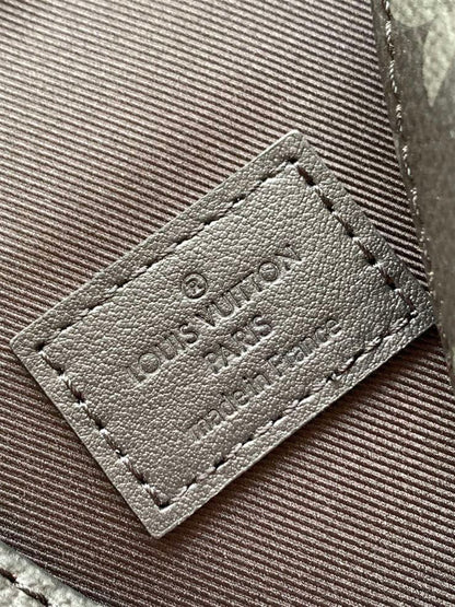 ルイ・ヴィトン ソミュール スリングバッグ モノグラム・エクリプス コーティングキャンバス – LVB010