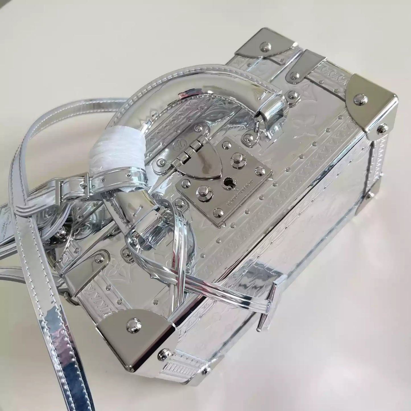 TRESOR ハンドケース シルバー モノグラム キャンバス M12797 – LW289