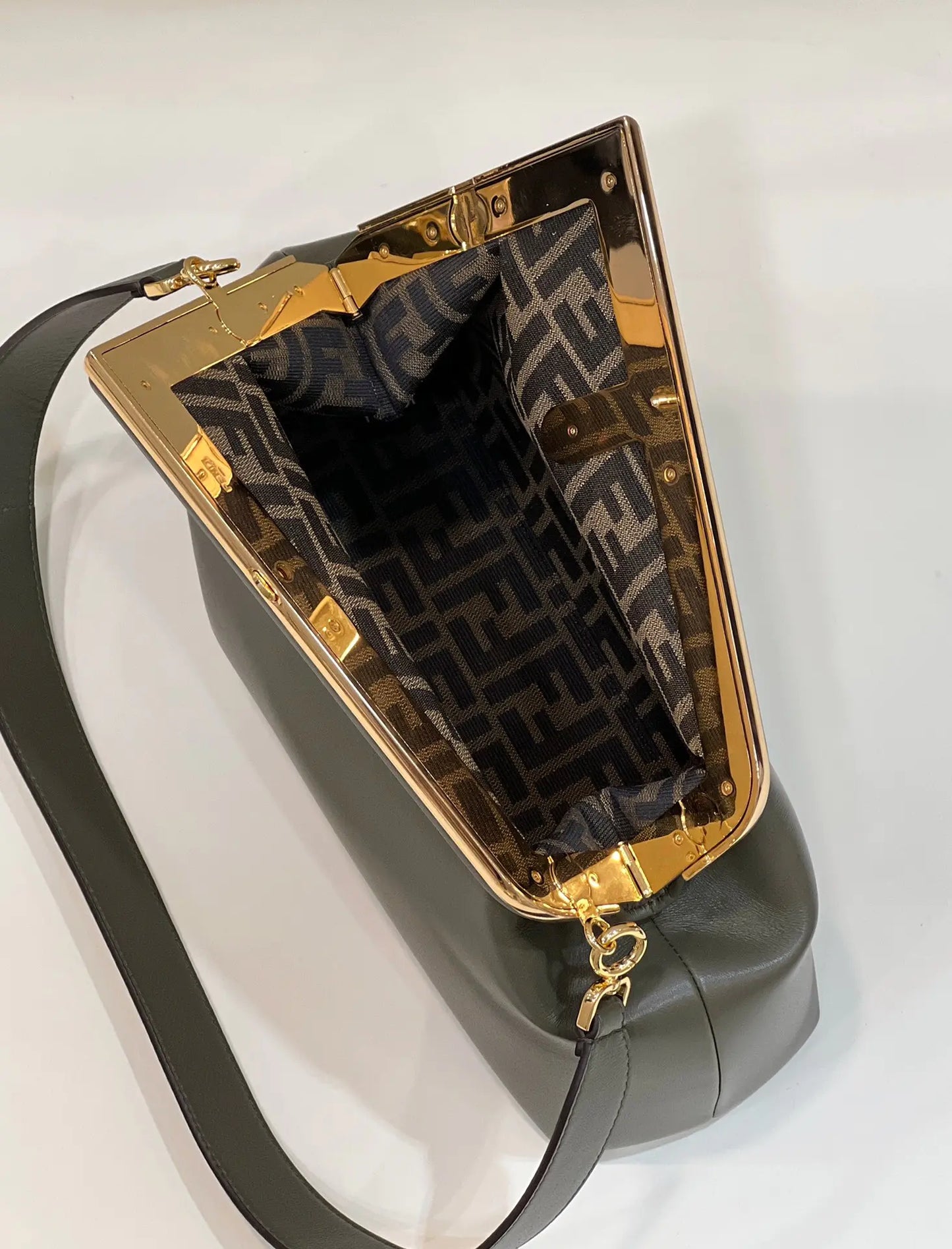 フェンディ ファースト ミディアム ダークグリーン レザーバッグ