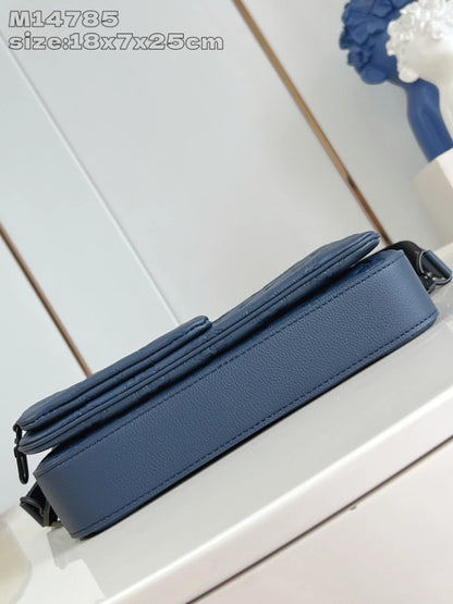 トリオ メッセンジャーバッグ ネイビーブルー モノグラムシャドウ M14785 – LW265