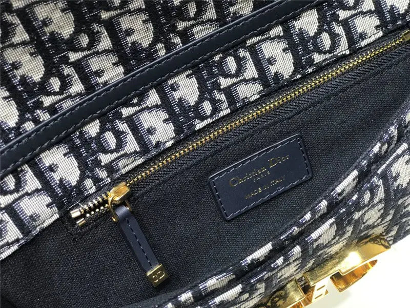 ディオール 30 モンテーニュ チェーンクラッチ