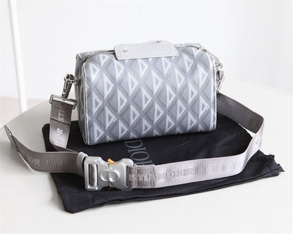 ディオール リンゴット 22 バッグ グレー CD ダイヤモンド キャンバス – DIO010