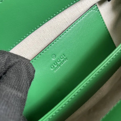 GG マトラッセ レザー スモール バッグ