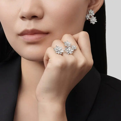 ヴァン クリーフ＆アーペルの新商品、3つの花をテーマにしたパターンが特徴のロータス イヤリング