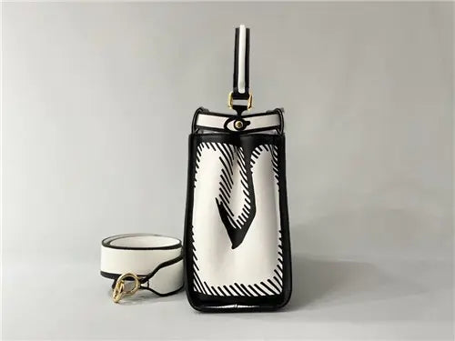 フェンディ ピーカブー アイコニック ミディアムバッグ