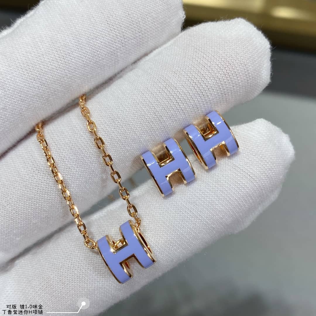 エルメスのロゴネックレスの偽物