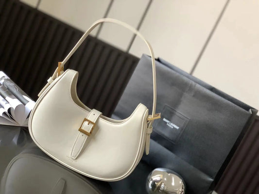 LE 5 7 ホーボーバッグ（ベジタブルタンニンレザー製）