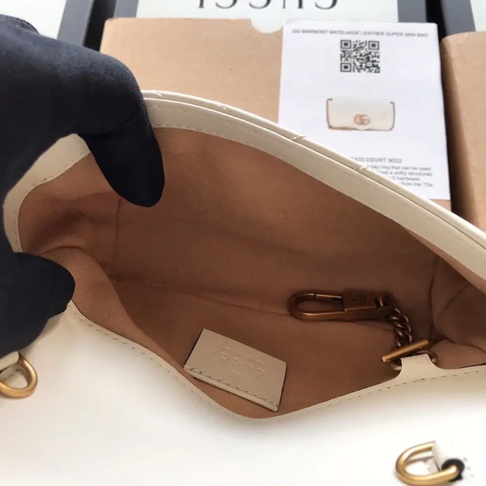 GGマーモント マトラッセ レザー スーパーミニバッグ