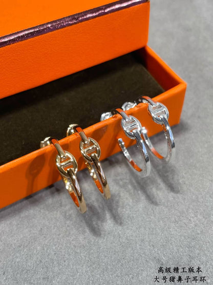 エルメスのロゴ入りイヤリングの偽物