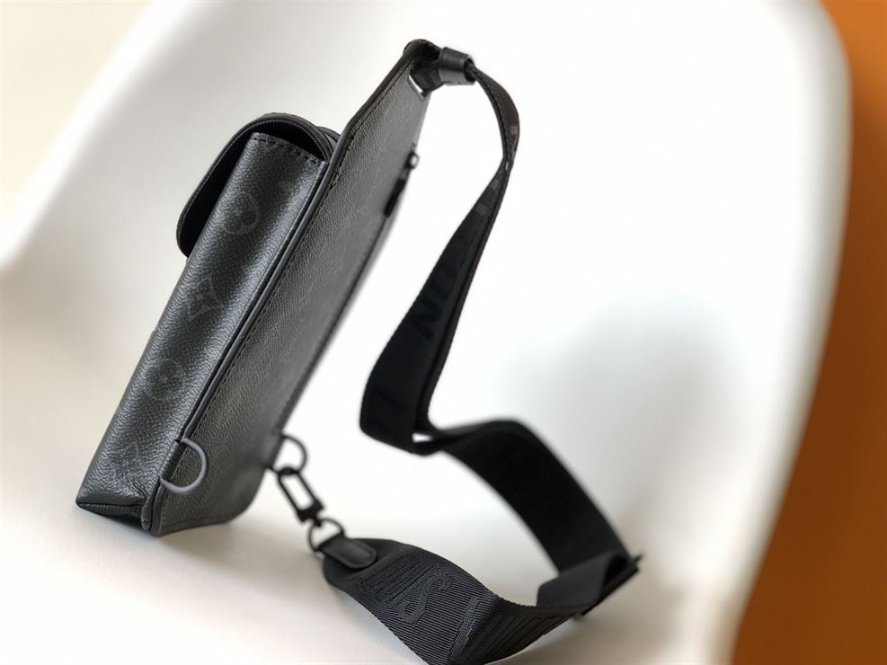 ルイ・ヴィトン ソミュール スリングバッグ モノグラム・エクリプス コーティングキャンバス – LVB010