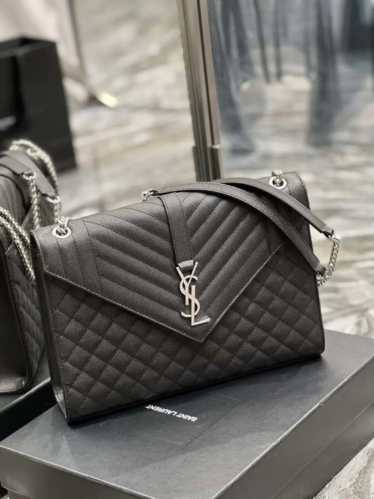 YSL 600166 エンベロープ ラージ キルティング グレイン・ド・プードル エンボスレザー ブラック シルバー