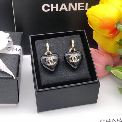 シャネルのハート型イヤリング