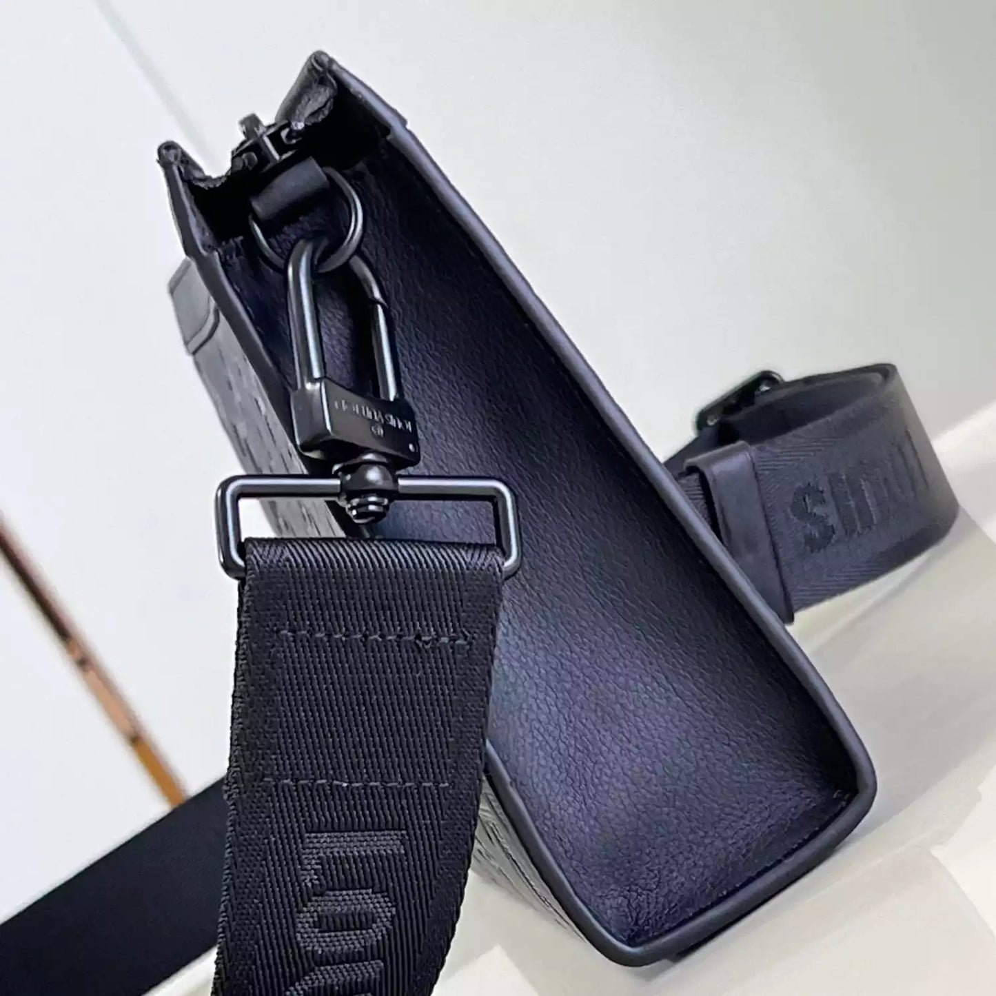 ガストン ウェアラブルウォレット ブラック M81115 – LW258