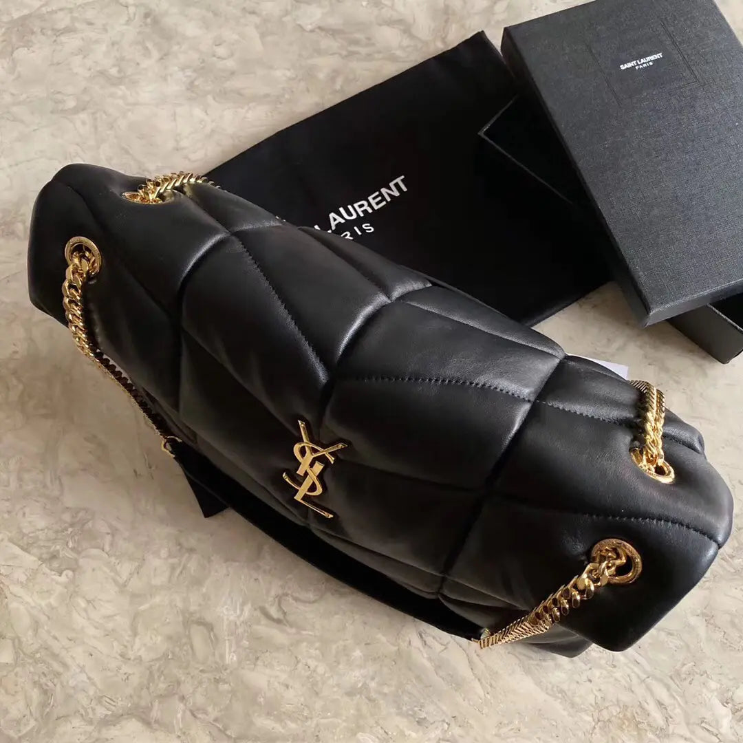 キルティングスエードのパファースモールバッグ