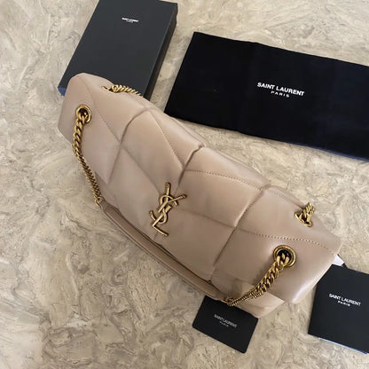 キルティングラムスキンのパファーラージバッグ