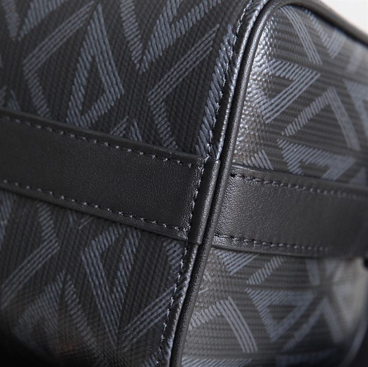 ディオール リンゴット 22 バッグ ブラック CD ダイヤモンド キャンバス – DIO015