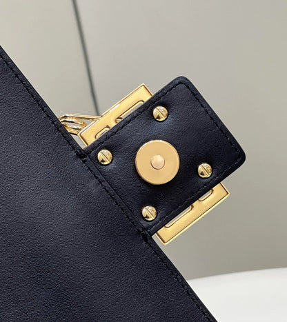 フェンディ×ヴァルサーチ