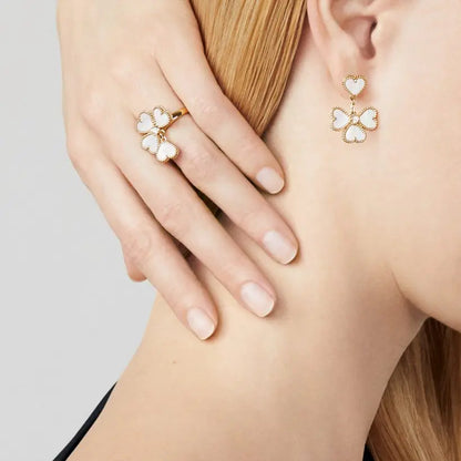 ヴァン クリーフ＆アーペルのスウィート アルハンブラ エフィヤージュ イヤリングの新着