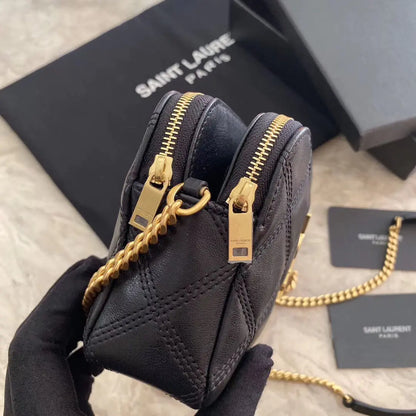 キルティングマットレザーのベッキー ダブルジップポーチ