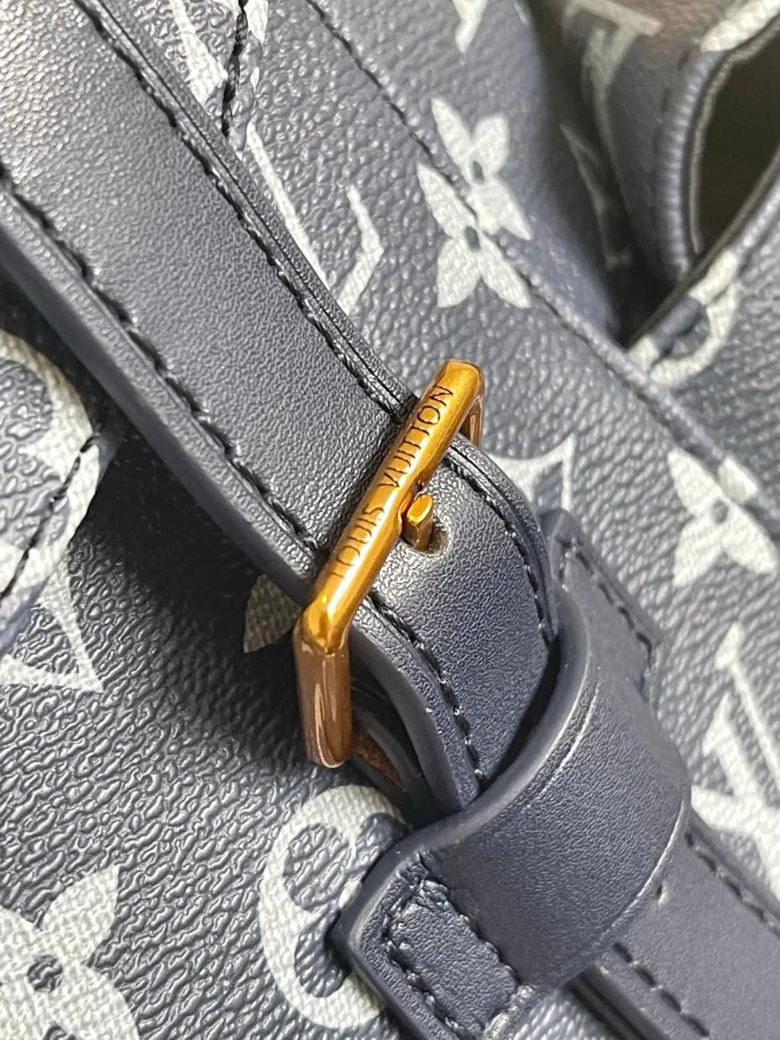 ルイ・ヴィトン M46805 クリストファー MM