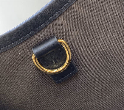 フェンディ ショッピングバッグ ロゴ