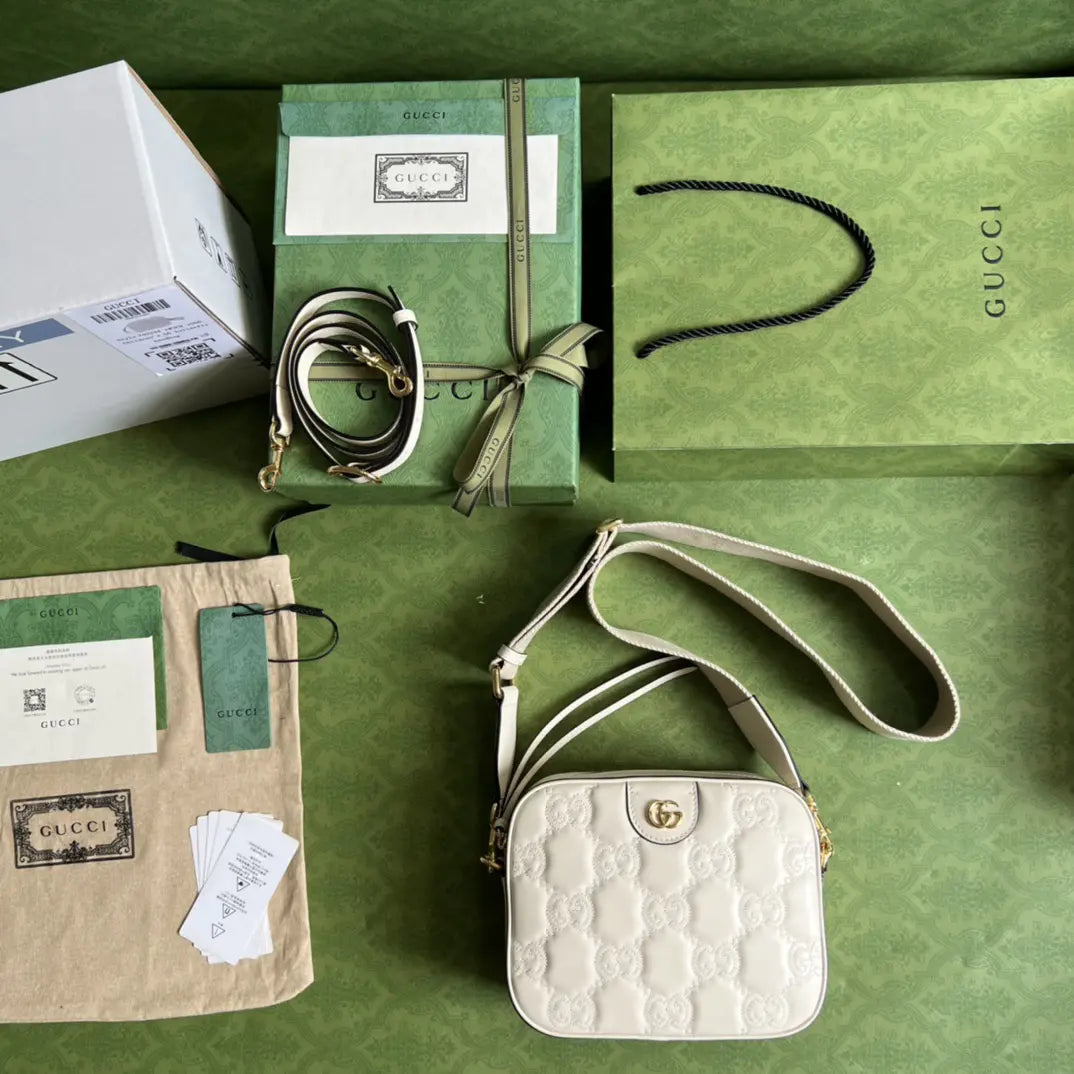 GG マトラッセ レザー スモール バッグ