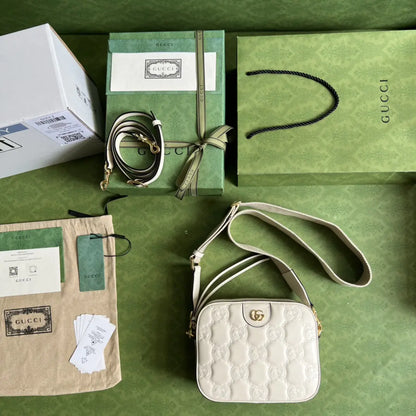 GG マトラッセ レザー スモール バッグ